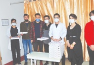 Şikayetinden vazgeçen kadın doktordan pizza dağıtarak özür diledi