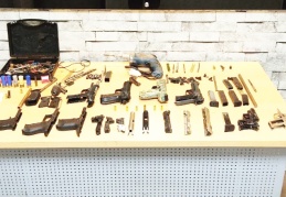 Silah atölyesi kurmuşlar