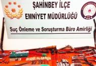 Silah imalatı yapılan iş yerine baskın