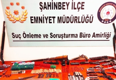 Silah imalatı yapılan iş yerine baskın