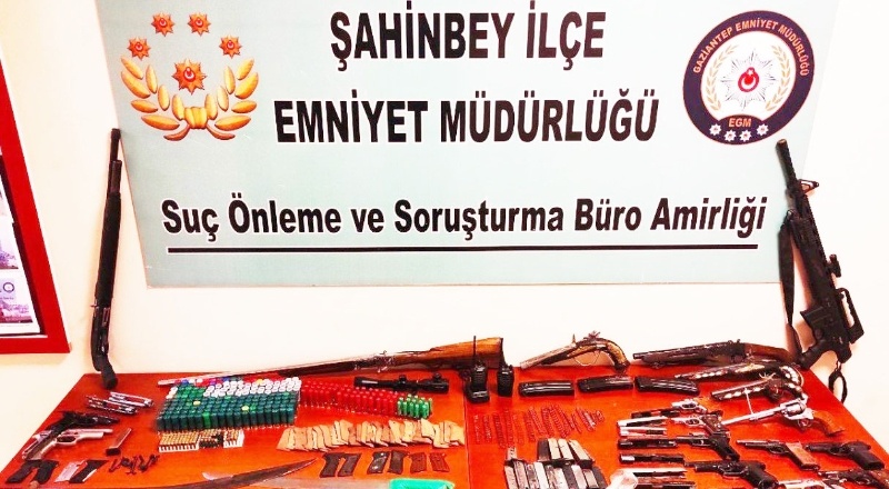 Silah imalatı yapılan iş yerine baskın