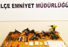 Silah kaçakçılarına operasyon düzenlendi, 25 kişi tutuklandı