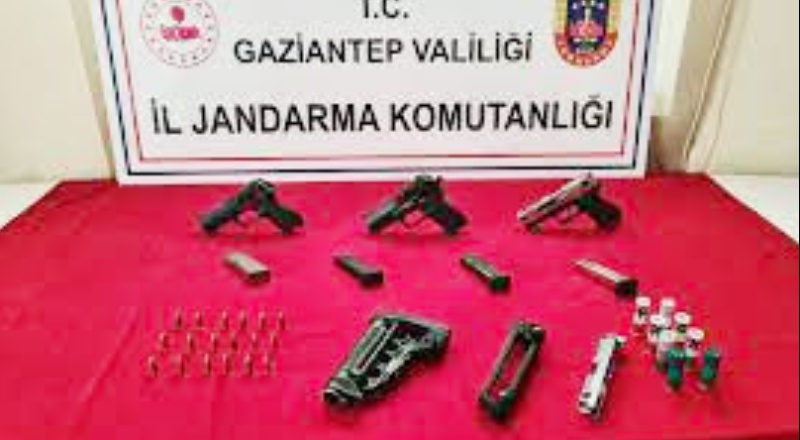 Silah ve uyuşturucu ele geçirildi