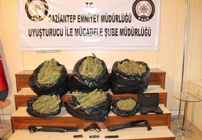 Silah ve uyuşturucu maddeye el konuldu