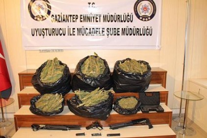 Silah ve uyuşturucu maddeye el konuldu