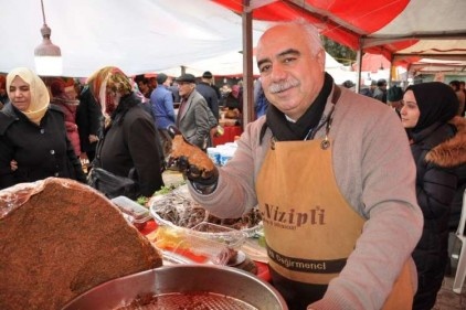Simav&#8217;da Gaziantep&#039;in yöresel ürünleri tanıtıldı