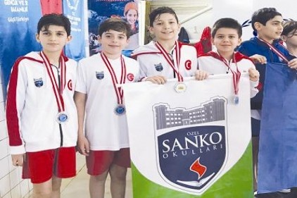 Simitçi, &#8220;50 Metre Kelebek ve 200 Metre Karışık Stil&#8221;de A1 barajını geçti