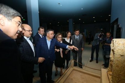 Şimşek ve Yılmaz Zeugma Müzesi&#039;ni gezdi 