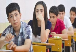 Sınava tek başına giren engelli öğrenci, 15 dakika ek süre alacak