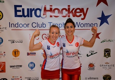 Sinem ve Perihan görev yaptıkları okullarda da sporu sevdiriyorlar