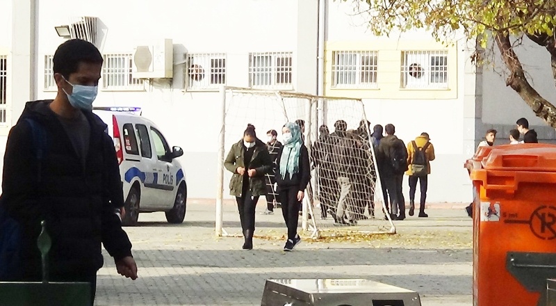 Sınıfın penceresinden atlayan kız öğrenci yaralandı