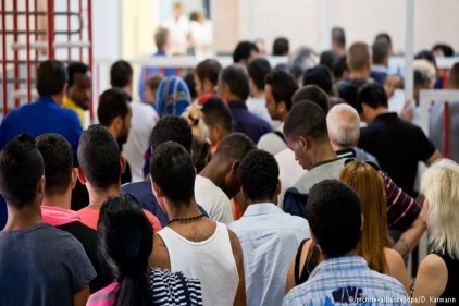 Sınır dışı edilemeyen on binler için ceza uygulanacak