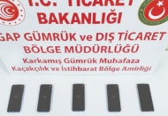 Sınır kapısında 5 adet telefon ele geçirildi