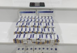 Sınır kapısında kaçak telefon ile kaçak sigara ele geçirildi