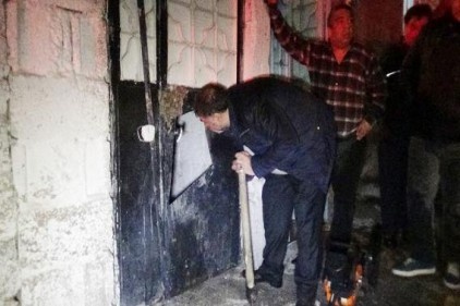 Sinir krizi geçiren genç kız, oturduğu evi yaktı 