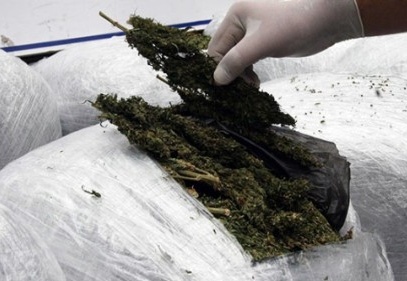 Sınırda 28 kilo esrar ele geçirildi