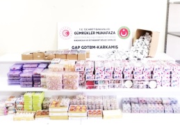 Sınırda çok sayıda hediyelik eşya ele geçirildi