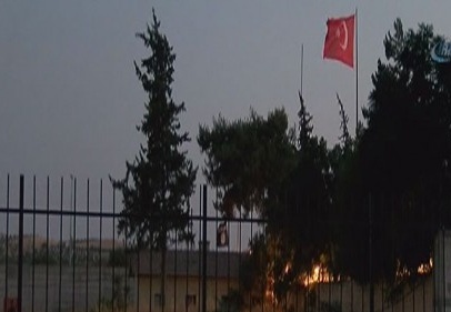 Sınırda halk geceyi sokakta geçirdi