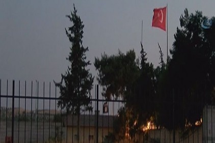 Sınırda halk geceyi sokakta geçirdi