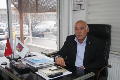 Sınırda kilometrelerce kuyruk oluşuyor