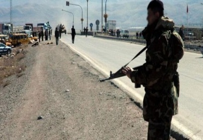 Sınırın Suriye tarafından iki Türk devriye aracına ateş açıldı