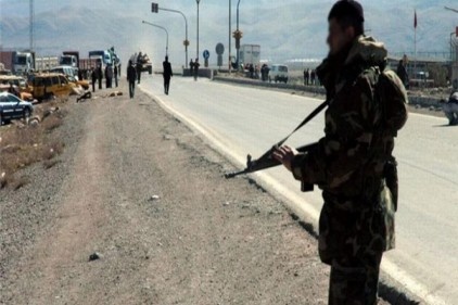 Sınırın Suriye tarafından iki Türk devriye aracına ateş açıldı
