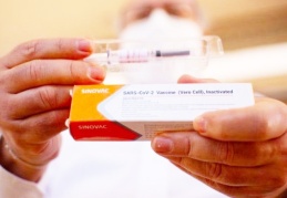 Sinovac CEO'su: Aşıda hatırlatma dozu için Faz 2 çalışmaları tamamlandı
