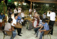 Sıra gecesinde stres attı 