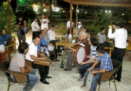 Sıra gecesinde stres attı 