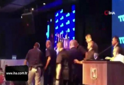 Siren seslerini duyan Netanyahu konuşmasını keserek bölgeden ayrıldı