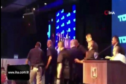 Siren seslerini duyan Netanyahu konuşmasını keserek bölgeden ayrıldı