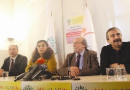 Sırrı Süreyya Önder, HDP'nin İstanbul adayı oldu