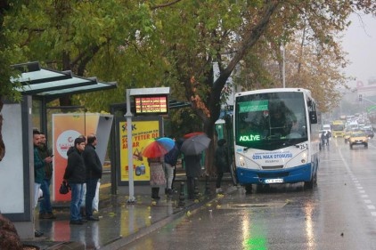 Sisli hava yerini yağışlara bıraktı
