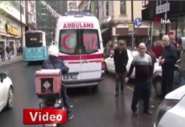 Şişli'de motosikletli kurye yayaya çarptı