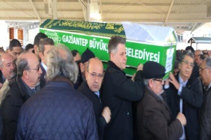 Sıtkı Severoğlu, annesini toprağa verdi