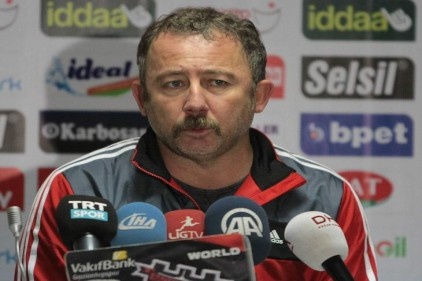 Sivasspor Teknik Direktörü Sergen Yalçın: 90 dakika boyunca inanılmaz bir mücadele örneği gösterdik