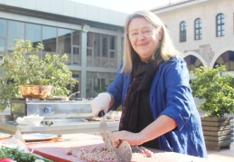 Şiveydiz, soğan kebabı ve Antep lahmacunu yaptı