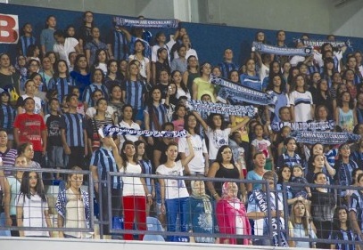 Siyasi -ideolojik pankart açan futbol taraftarı olamaz mı?
