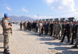 “Sizin tek birinizin tırnağı bin terörist etmez”
