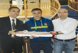 Sky Tower Hotel’de Ersun Yanal için özel baklava