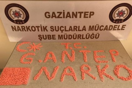 Şoför koltuğunun altına gizlenmiş 3 bin adet uyuşturucu hap ele geçirildi