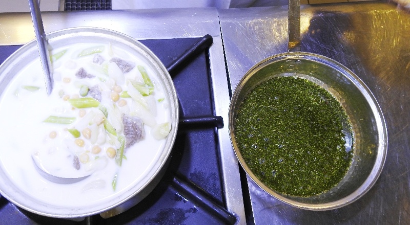 Soğan, sarımsak, et ve yoğurdun seramonisi