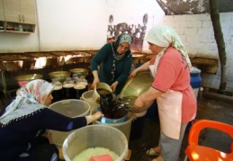 Soğuk tüketilen meyan şerbeti, iftar sofralarını süslüyor
