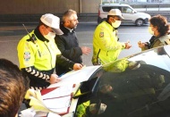 Sokağa çıkan 208 kişiye maske ikazı