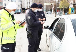 Sokağa çıkma kısıtlamalarına uymayan 39 bin 604 kişiye ceza