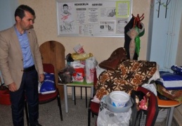 Sokak hayvanları için süt, mama, ilaç ve battaniye bağışladılar