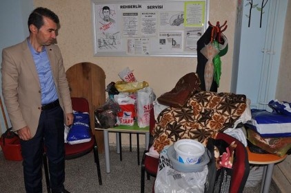Sokak hayvanları için süt, mama, ilaç ve battaniye bağışladılar