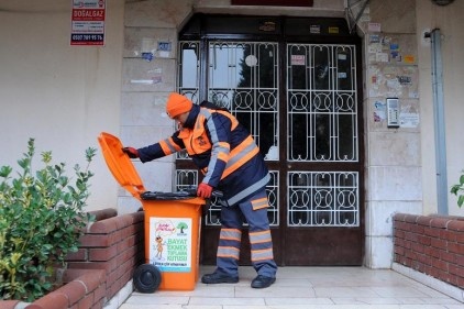 Sokak hayvanlarının imdadına yetişiyor