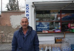 Sokak lambası yanmadığı için mahalleli gece sokağa çıkamıyor