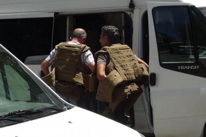 Sokak ortasında av tüfeği ile dehşet saçtılar